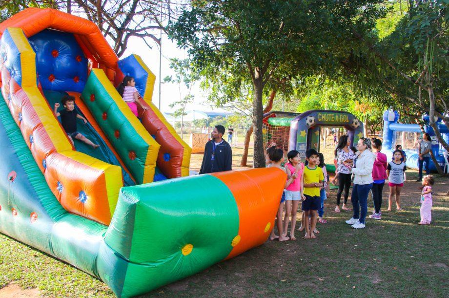 SEJUVEL disponibiliza brinquedos infláveis durante reforma do parquinho na Lagoa Maior SEJUVEL disponibiliza brinquedos infláveis durante reforma do parquinho na Lagoa Maior