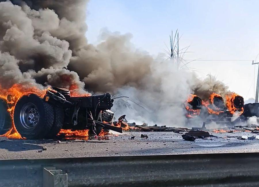 Explosão após colisão deixa três mortos em acidente entre Nova Alvorada e Nova Casa Verde Explosão após colisão deixa três mortos em acidente entre Nova Alvorada e Nova Casa Verde