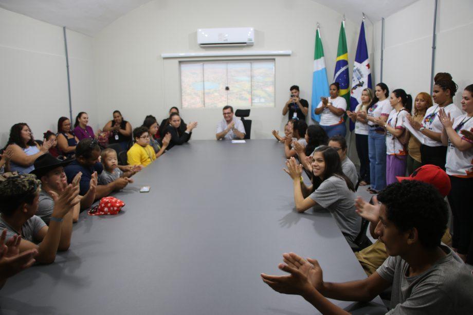 Prefeito realiza café da tarde com alunos do CER II e APAE e seus familiares em Comemoração à Semana da Deficiência Intelectual e Múltipla Prefeito realiza café da tarde com alunos do CER II e APAE e seus familiares em Comemoração à Semana da Deficiência Intelectual e Múltipla
