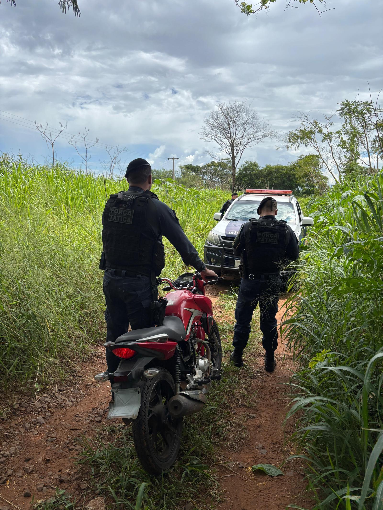 Força Tática recupera motocicleta furtada em área de mata em Três Lagoas