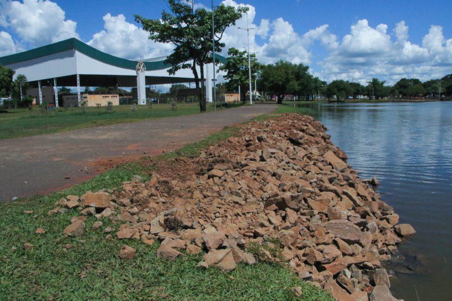 Prefeitura realiza contenção de área de erosão natural na Lagoa Maior