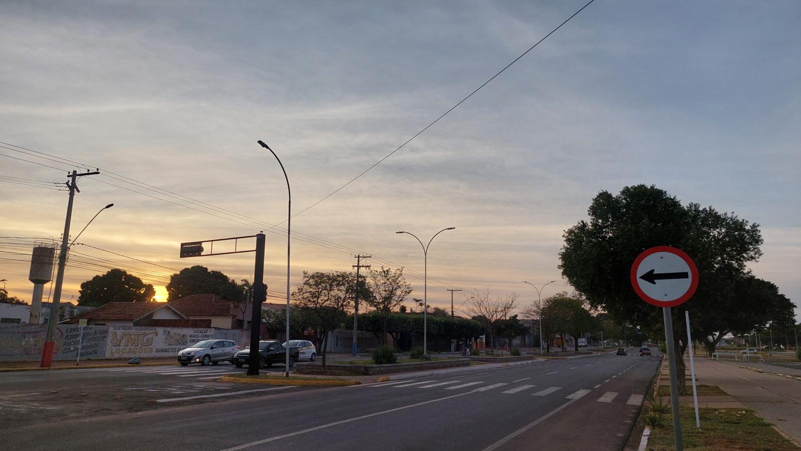 Quinta-feira tem previsão de com muitas nuvens e temperaturas amenas em Três Lagoas