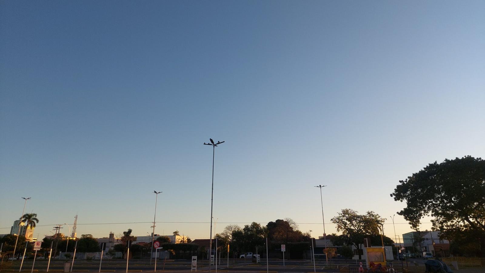 Três Lagoas terá segunda-feira de calor moderado e possibilidade de chuva isolada