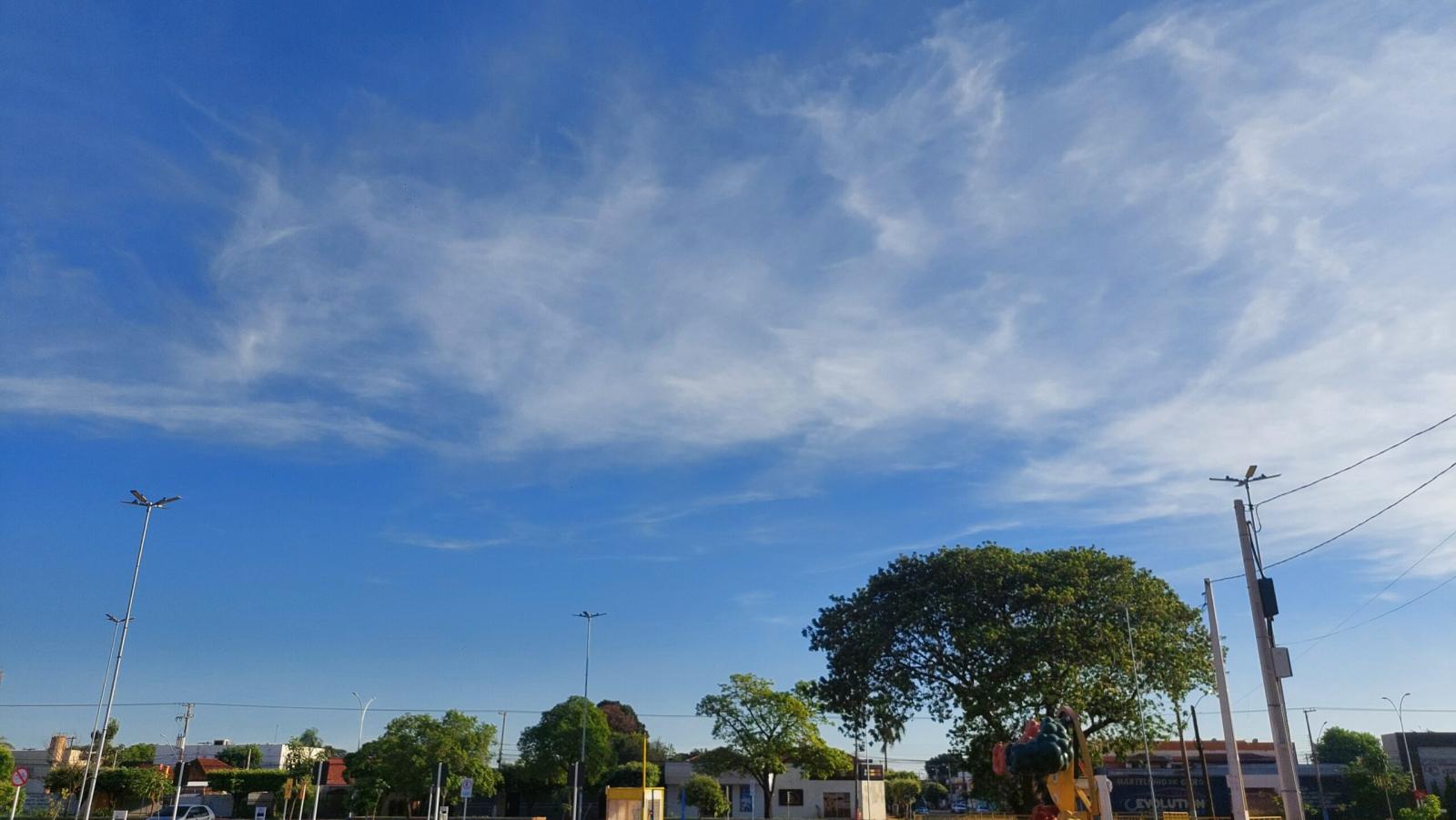 Sol aparece entre nuvens e frente fria mantém clima ameno em Três Lagoas nesta quarta-feira