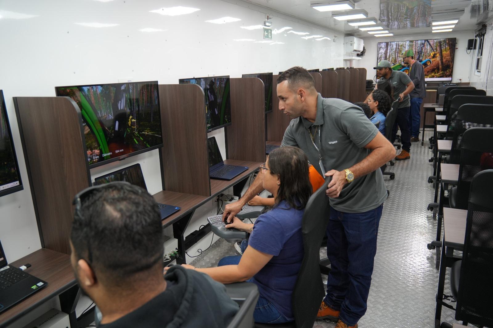 Arauco leva Feira de Profissões a Água Clara e encerra circuito regional