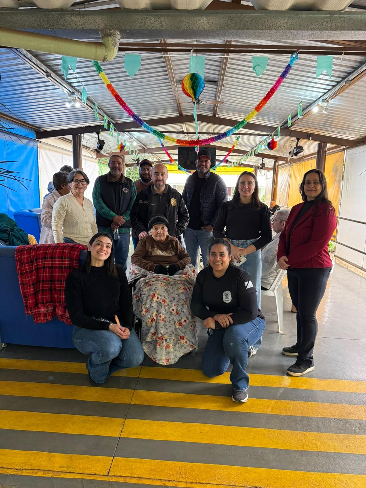 Com música, acolhimento e orientação, Polícia Civil transforma manhã de idosos em ação emocionante de combate à violência em Três Lagoas