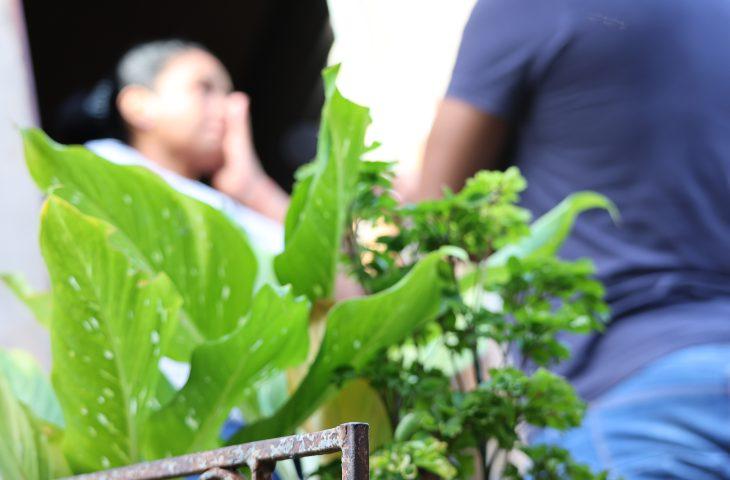 Crianças órfãs após feminicídio em Corumbá recebem apoio do Governo