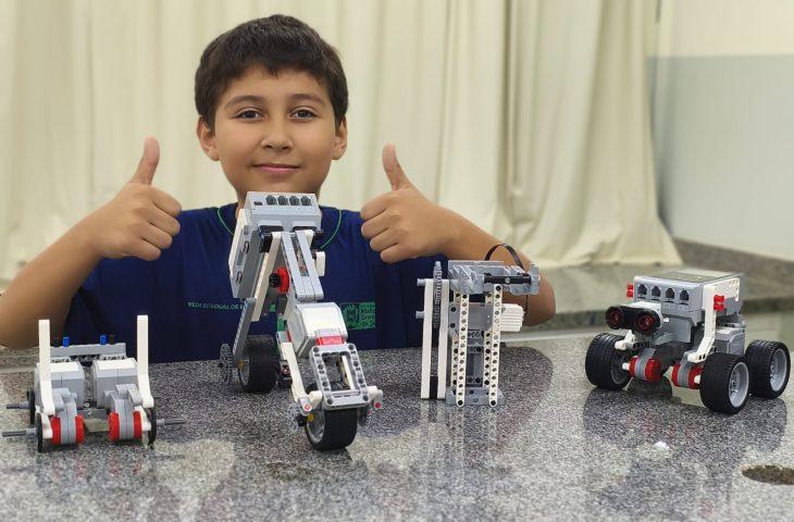 Do celular guardado ao robô em movimento: escolas de MS reinventam o uso da tecnologia em sala de aula