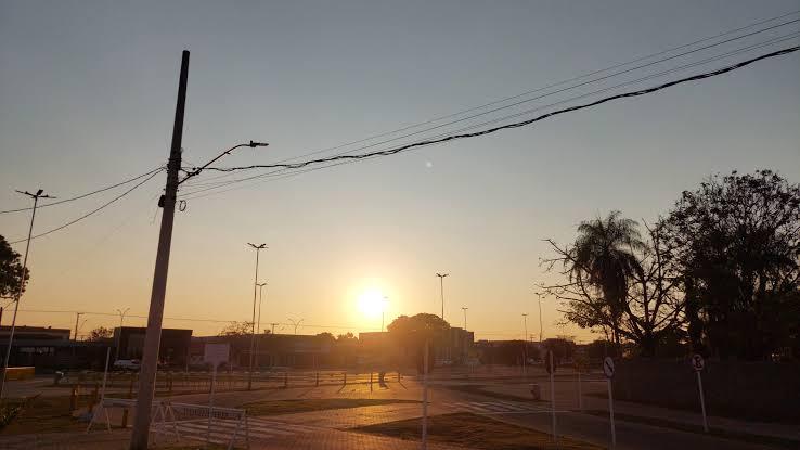 Frente fria derruba temperaturas e traz risco de tempestades em Três Lagoas nesta terça-feira
