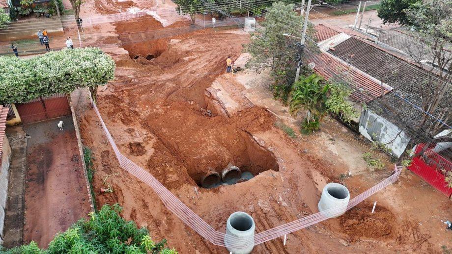 Prefeitura recupera em menos de 24 horas cratera aberta após fortes chuvas em Três Lagoas