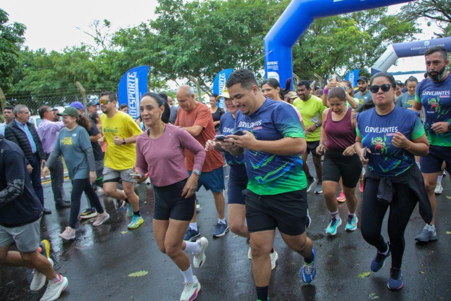 Treinão reúne 600 participantes no Balneário Municipal e abre preparação para a Corrida dos Poderes em Três Lagoas