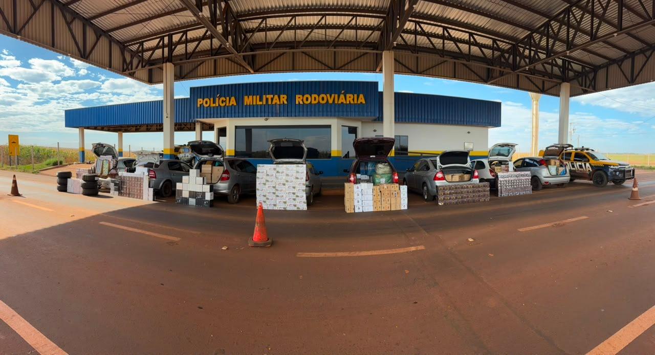 Comboio do contrabando é interceptado e criminosos abandonam veículos carregados durante fuga