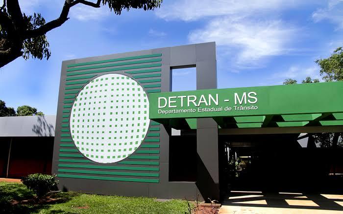 Detran-MS passa a emitir CNH apenas em versão digital e motorista pode economizar mais de R$ 100