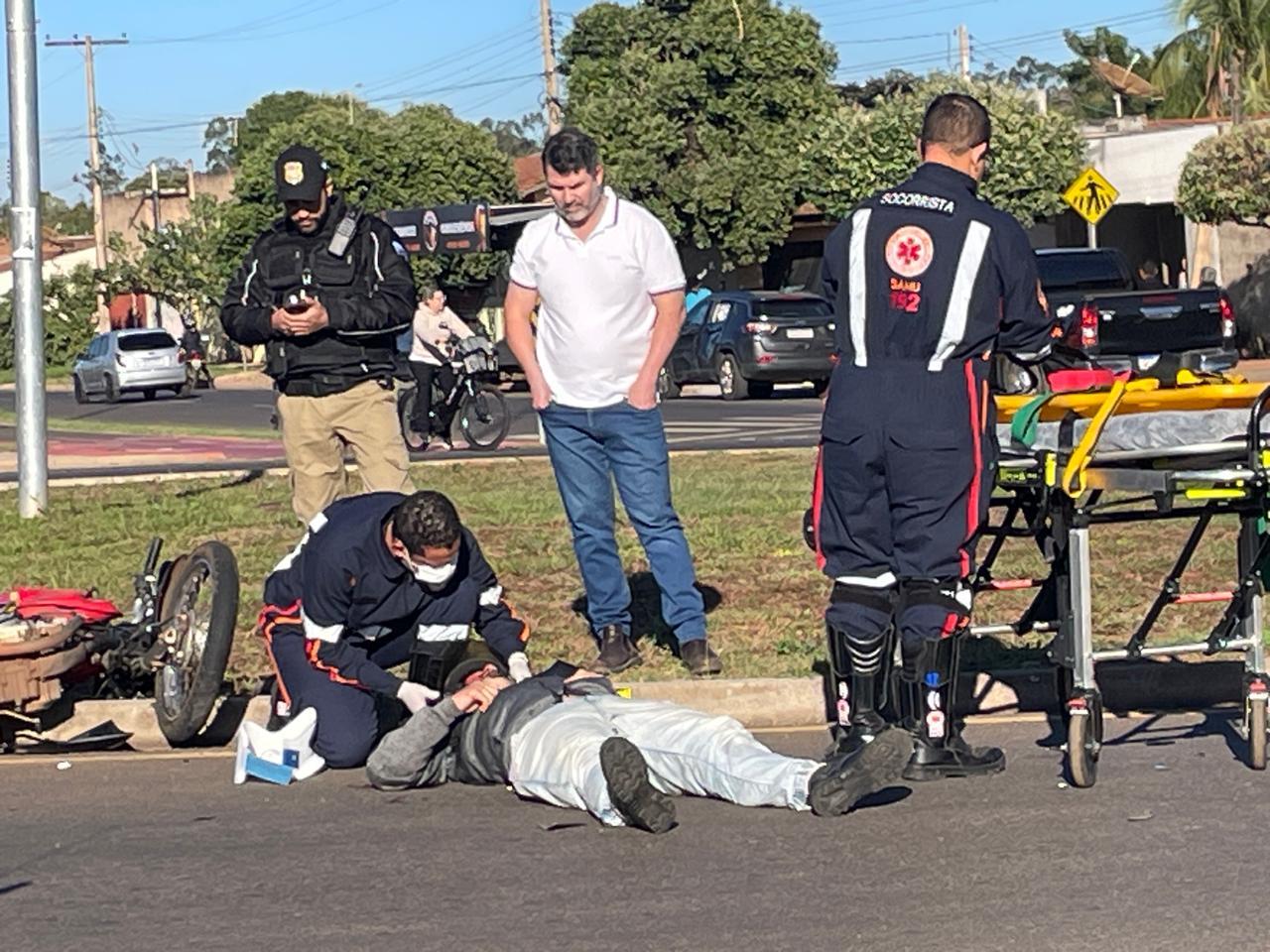 Motociclista fica ferido após colisão em avenida do bairro JK em Três Lagoas