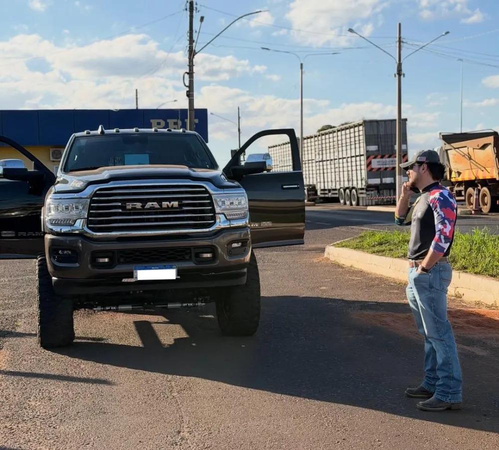 PRF apreende caminhonete de influenciador em MS após detectar alteração que aumenta emissão de poluentes