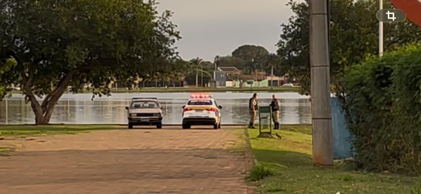 Veículo estacionado em área proibida na Lagoa Maior mobiliza fiscalização do DEPTRAN em Três Lagoas