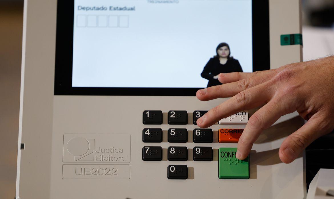 Campanha eleitoral nas ruas e propaganda virtual começou neste domingo