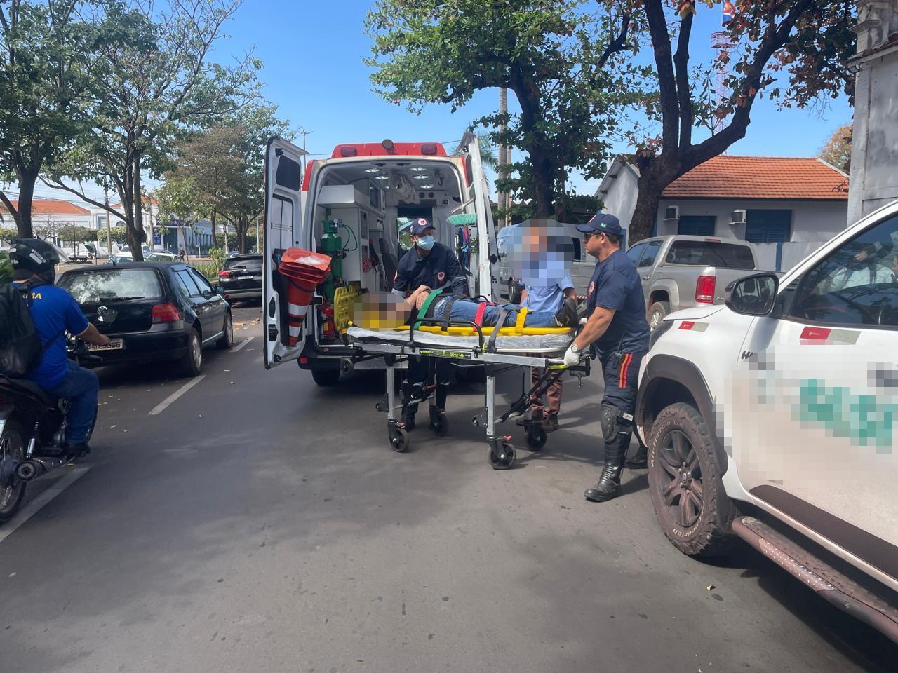 Mudança de faixa provoca acidente e interdita trecho de avenida em Três Lagoas