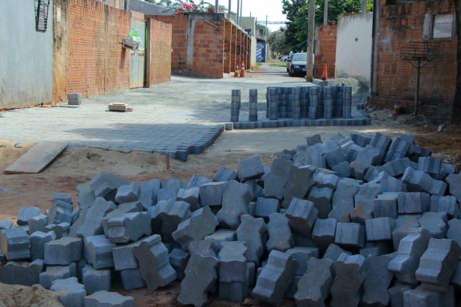 Prefeitura implanta pavimento intertravado na Rua Santa Branca para melhorar mobilidade em Três Lagoas