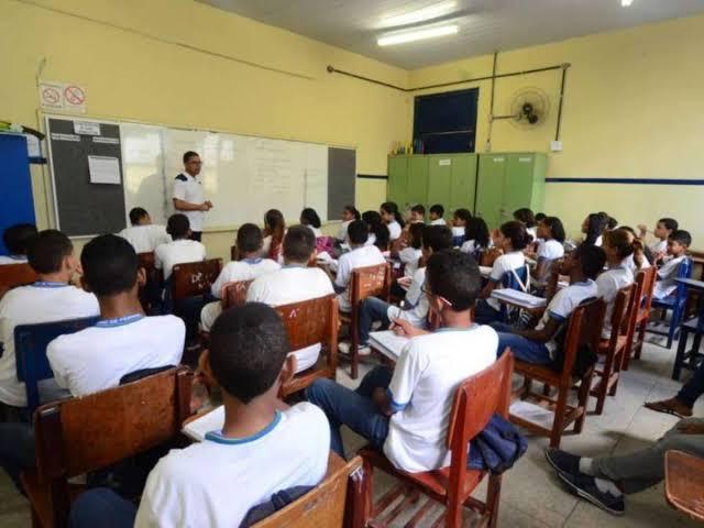 Brasil reduz diferença para países ricos no desempenho escolar