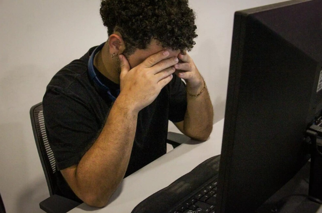 Empresas passam a estar sujeitas a multas por falhas na prevenção de riscos à saúde mental dos trabalhadores