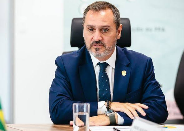 Onze diretores da PF colocam cargos à disposição após afastamento do diretor-geral