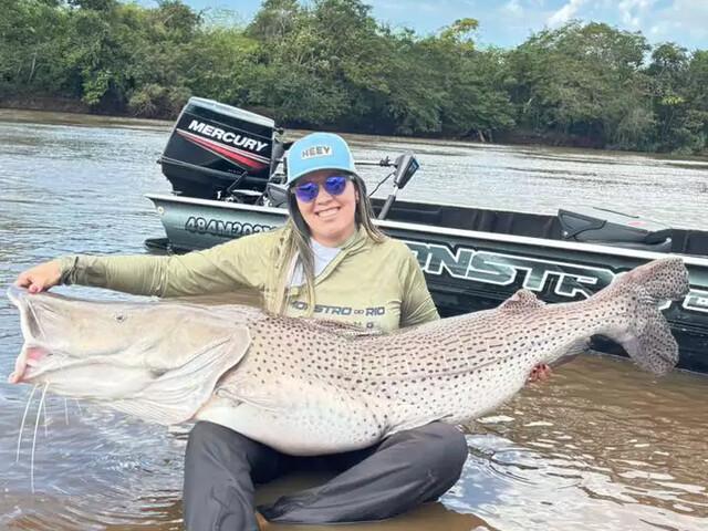Pescadora de MS bate recorde brasileiro ao capturar pintado de 1,53 metro no Rio Dourado