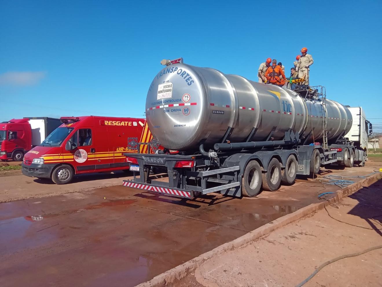 Trabalhador é resgatado dentro de tanque de carreta durante limpeza em Três Lagoas