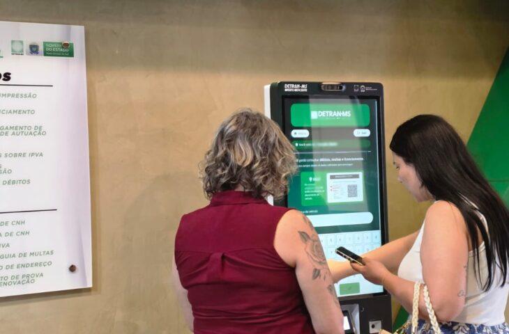 Moderno e digital: nova geração de totens do Detran-MS permite parcelar débitos e emitir guias
