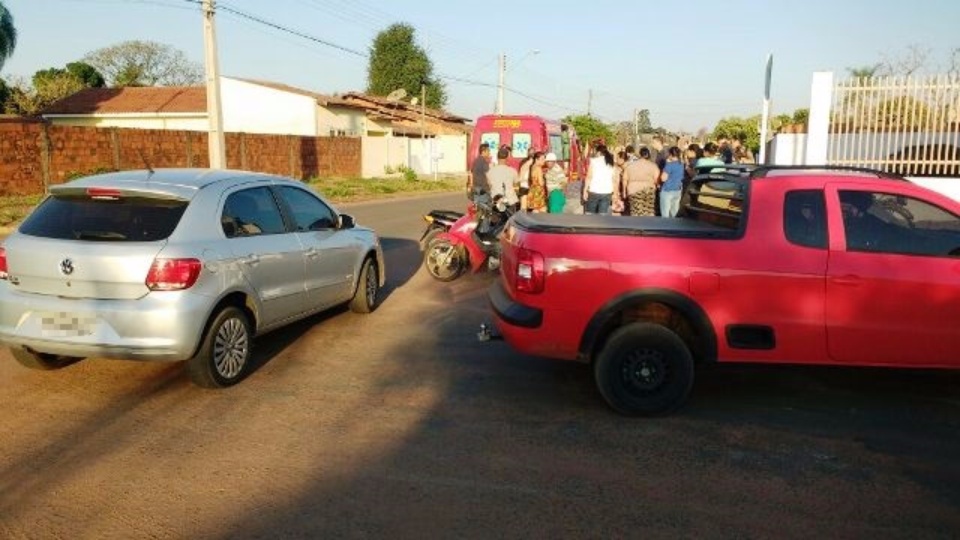 Colisão entre carro e moto deixa uma pessoa ferida em Três Lagoas