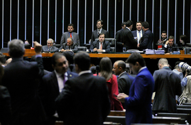 Oposição protocola novo pedido de impeachment de Temer; já existem oito Oposição protocola novo pedido de impeachment de Temer; já existem oito