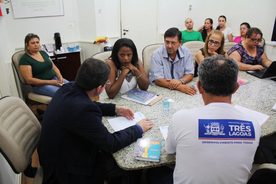 Prefeitura recebe representantes do Sinted para nova reunião de negociação