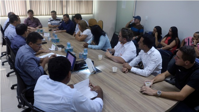 Diretores da Sanesul explicam plano de investimentos a vereadores Diretores da Sanesul explicam plano de investimentos a vereadores