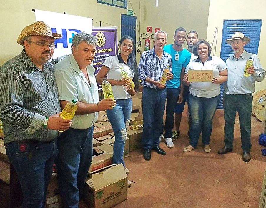 Hospital Auxiliadora recebe doação de óleo por meio do Rotary de Selvíria Hospital Auxiliadora recebe doação de óleo por meio do Rotary de Selvíria