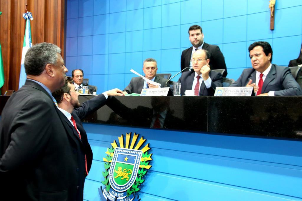 Assembleia cria comissão para apurar denúncia contra o Governador Azambuja Assembleia cria comissão para apurar denúncia contra o Governador Azambuja