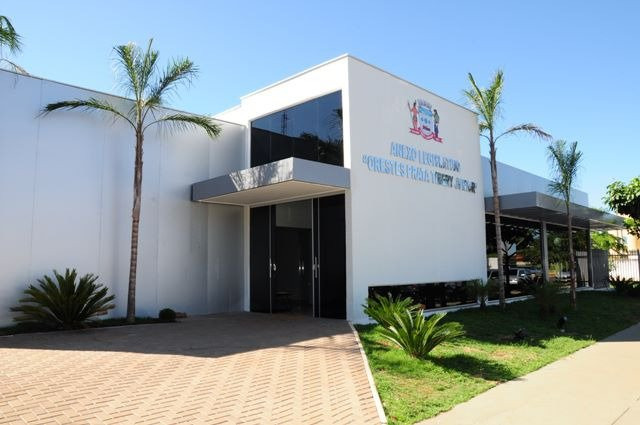 Empresa que deveria ter construído indústria, quer doação de área equivalente a 8 quarteirões