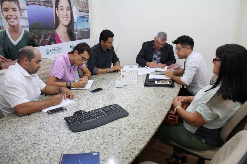 Prefeitura recebe doação dos bens móveis da antiga Escola SESI