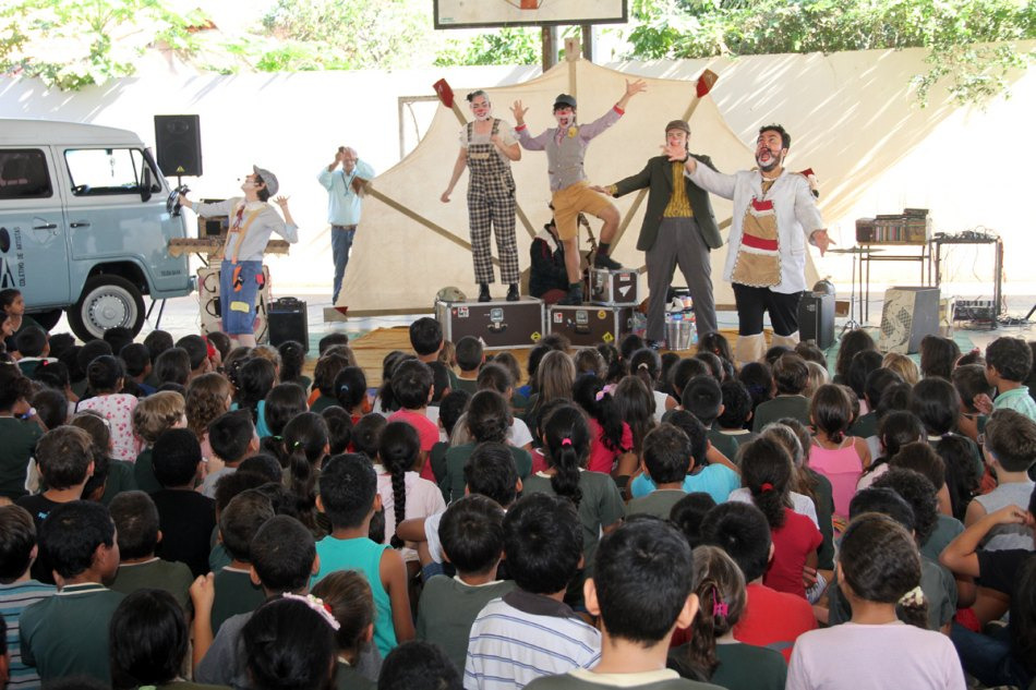Escola Municipal “Ramez Tebet” recebe teatro alusivo à Semana do Meio Ambiente Escola Municipal “Ramez Tebet” recebe teatro alusivo à Semana do Meio Ambiente