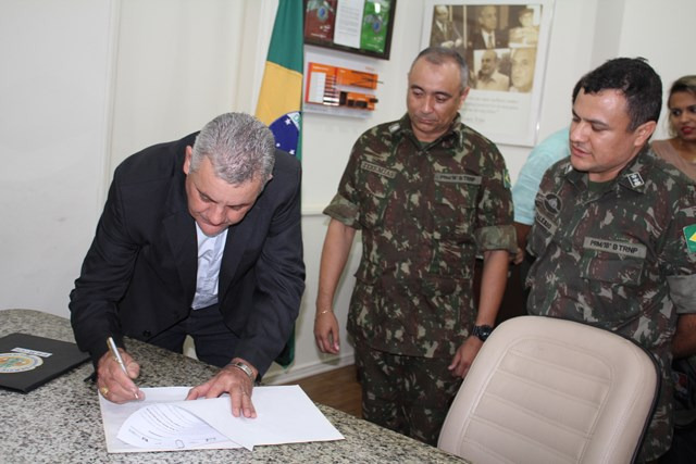 Prefeito é empossado como Presidente da Junta Militar