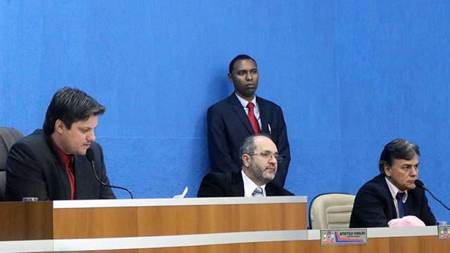 Vereadores aprovam reajuste de servidores da Prefeitura Vereadores aprovam reajuste de servidores da Prefeitura