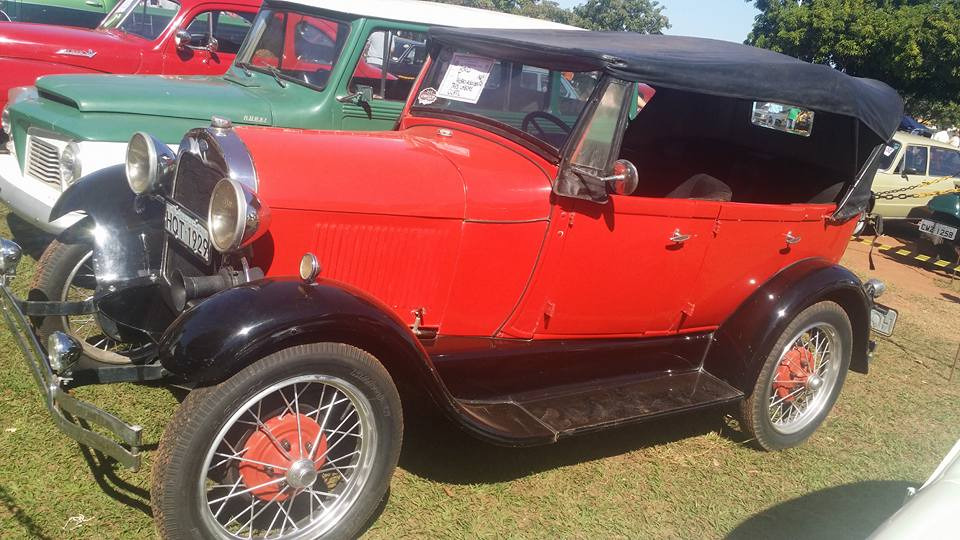 7º Encontro de Carros Antigos reúne raridades na Lagoa Maior 