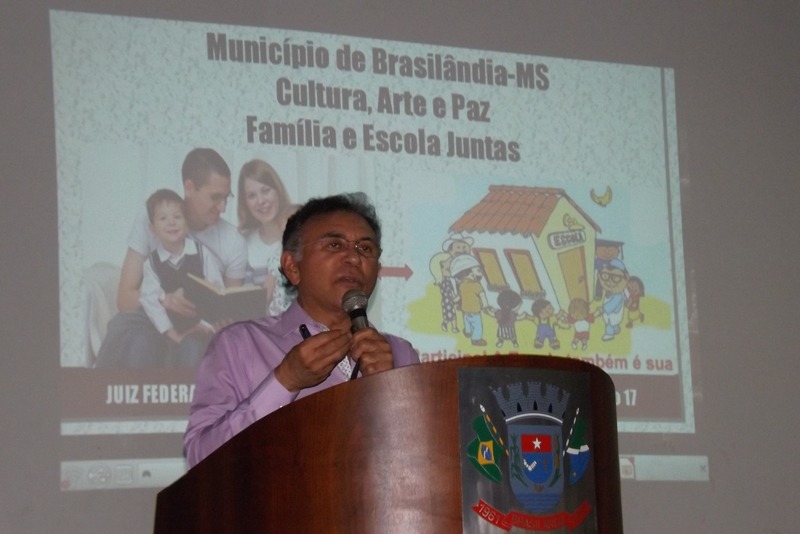Juiz Odilon fala da importância da família e da escola no combate as drogas Juiz Odilon fala da importância da família e da escola no combate as drogas