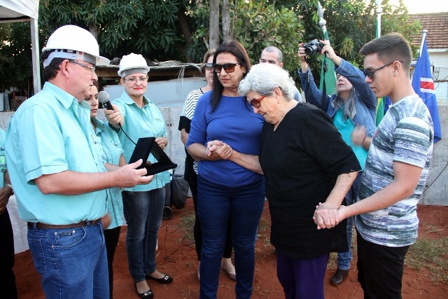 Emoção marca o lançamento da pedra fundamental da sede do Sindicato dos Servidores Públicos Emoção marca o lançamento da pedra fundamental da sede do Sindicato dos Servidores Públicos