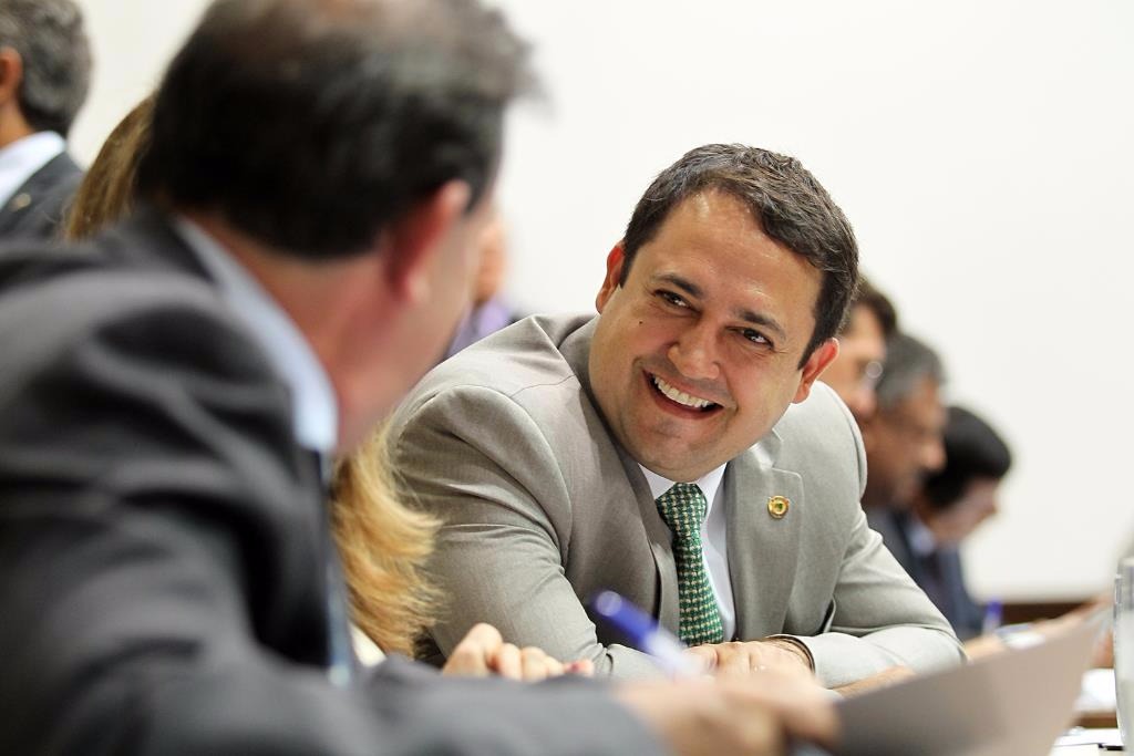 Projeto de Márcio Fernandes prevê controle e pagamento individual em bares