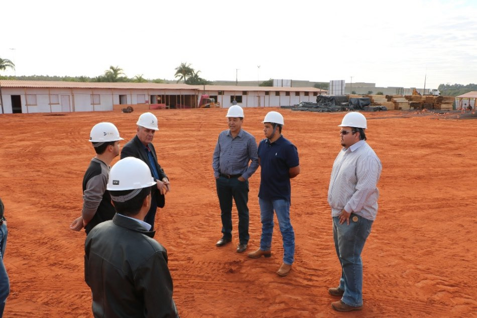 Autoridades do município visitam obras do Hospital Regional