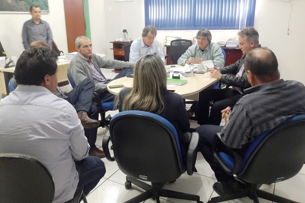 Prefeito e vereadores cobram demandas ao representante do governador Prefeito e vereadores cobram demandas ao representante do governador