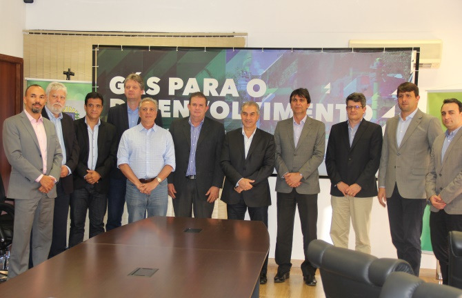 Deputado Eduardo Rocha representa AL em assinatura de parceria entre Governo e Fibria Deputado Eduardo Rocha representa AL em assinatura de parceria entre Governo e Fibria