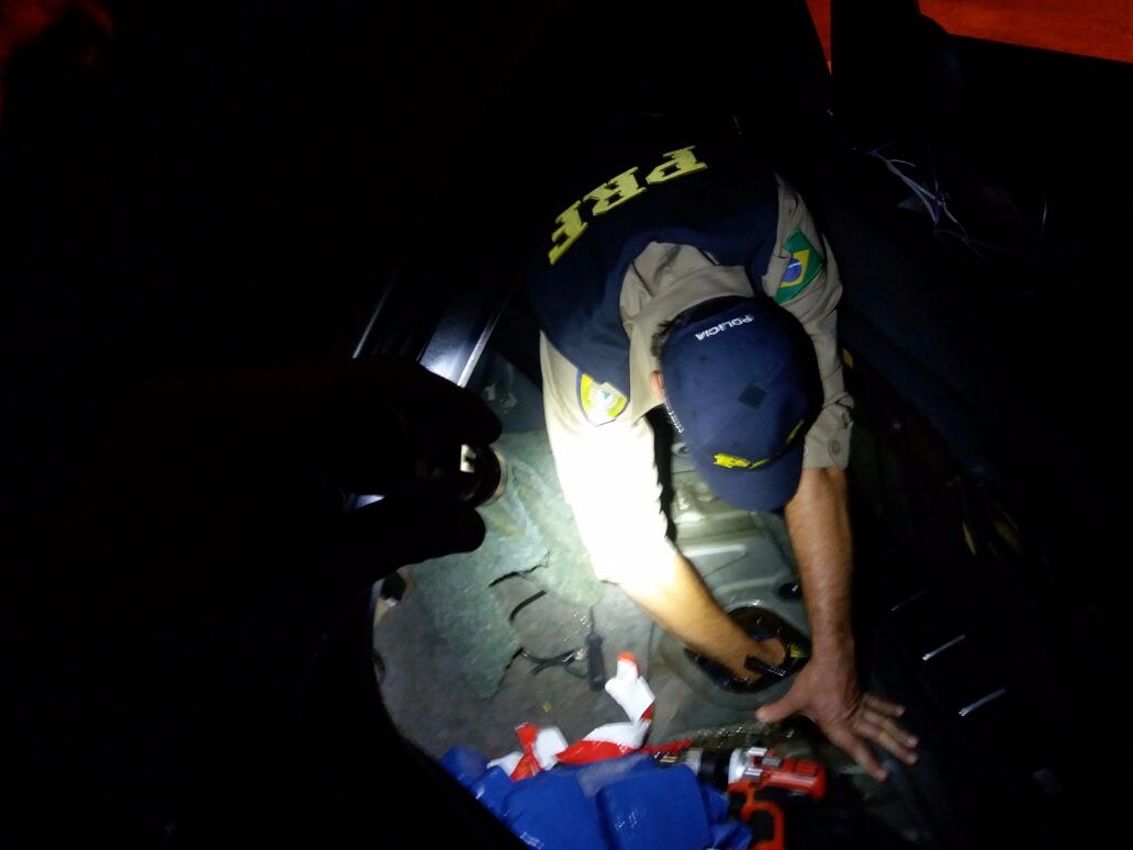 PRF apreende em Água Clara 26 kg de maconha dentro de tanque de combustível