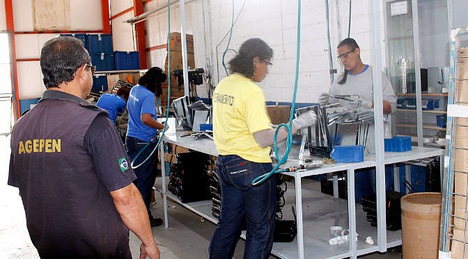 Com mão de obra de detentas, multinacional produz 12 mil peças por mês em presídio de Três Lagoas Com mão de obra de detentas, multinacional produz 12 mil peças por mês em presídio de Três Lagoas