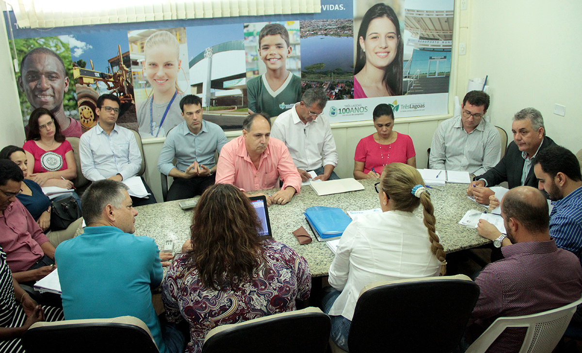 Prefeito recebe representantes do Sinted para discutir assuntos referentes a REME Prefeito recebe representantes do Sinted para discutir assuntos referentes a REME